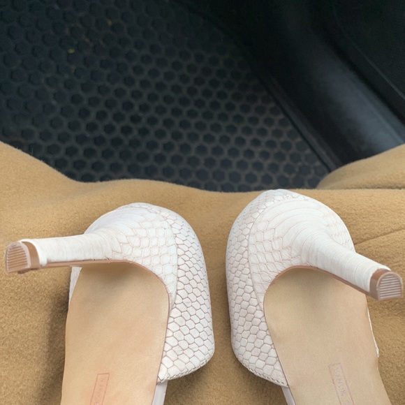 Vince Camuto cream heels. - Picture 6 of 7